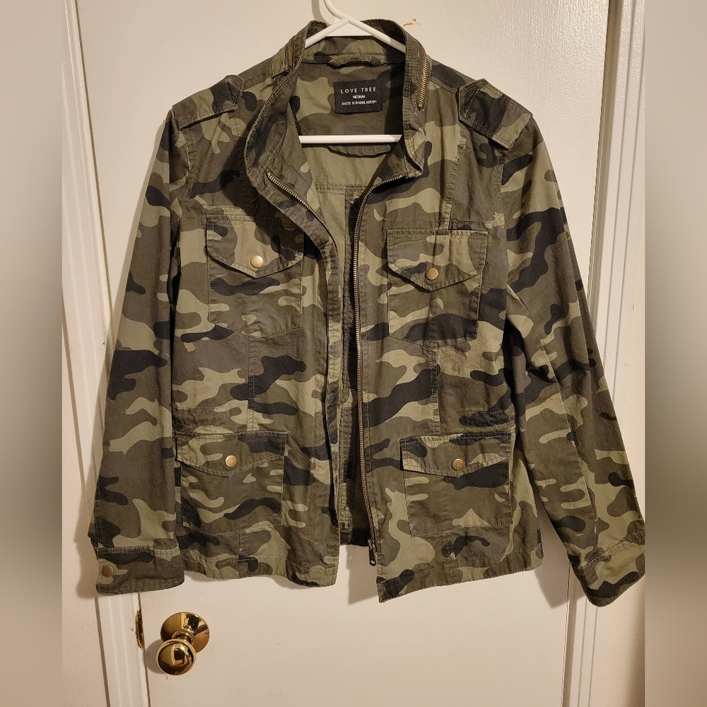 Camouflage Love Tree Womens Jacket Size Medium
